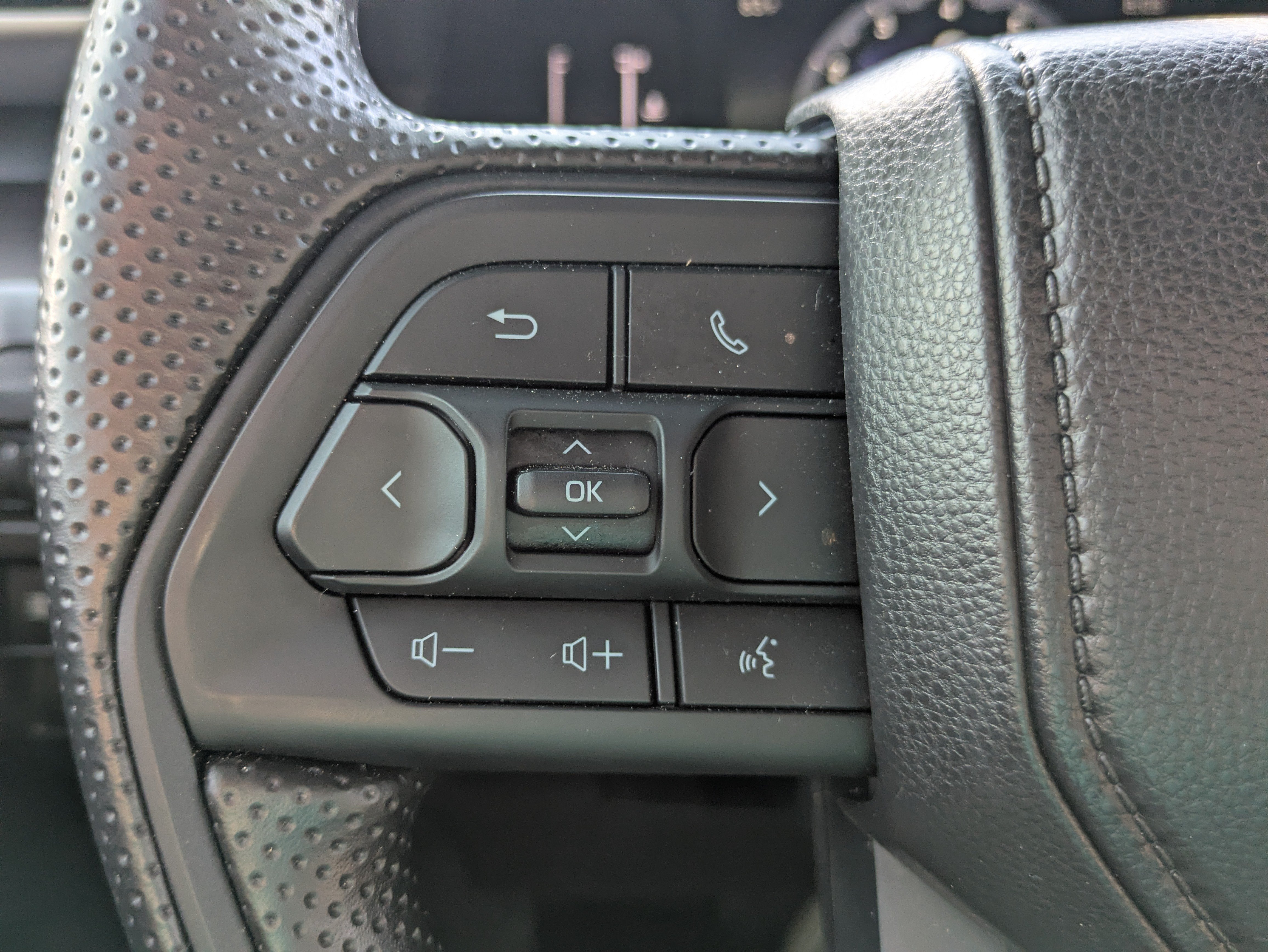 Certified 2025 Toyota Tacoma SR5 AWD/4WD image 18