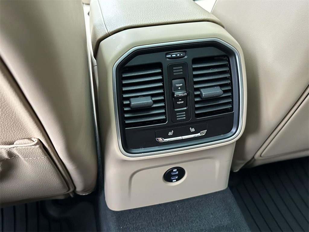 Used 2025 Porsche Macan image 13