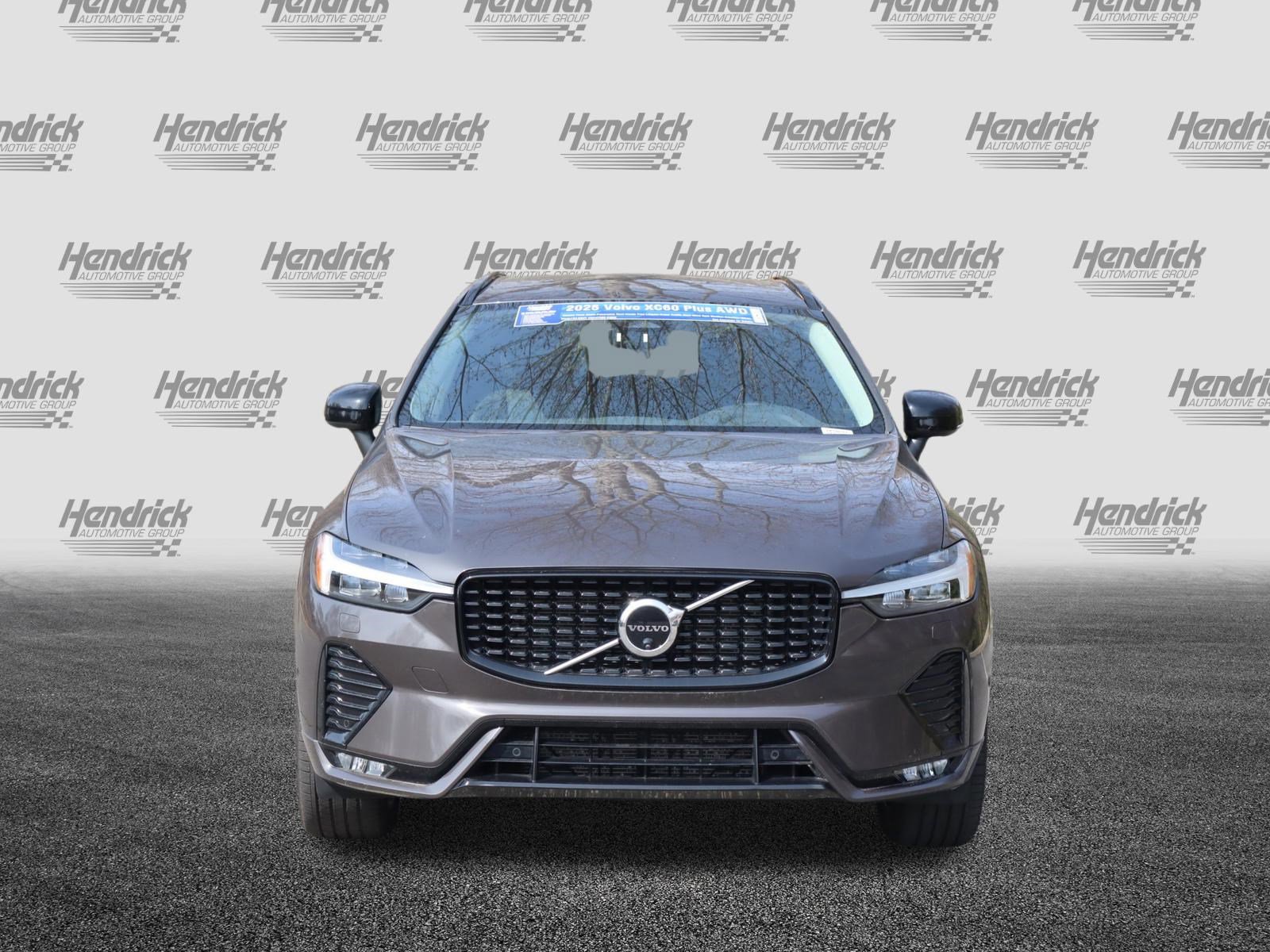 Used 2025 Volvo XC60 B5 Plus image 3