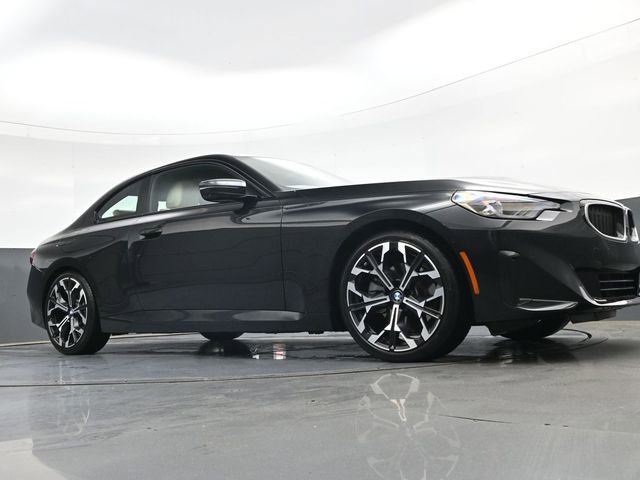 Used 2025 BMW 230i Coupe w/ Premium Package RWD image 29