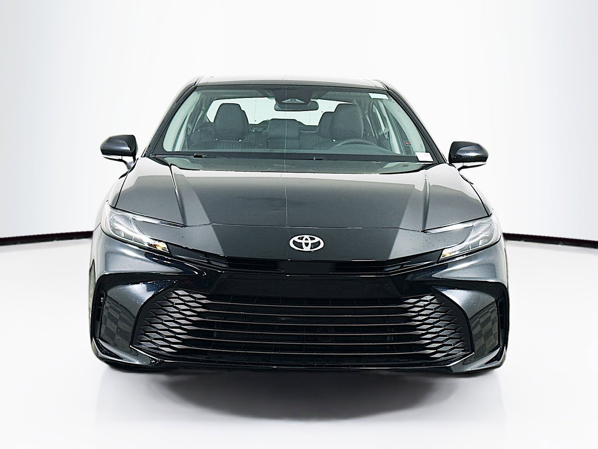 Used 2025 Toyota Camry LE image 2