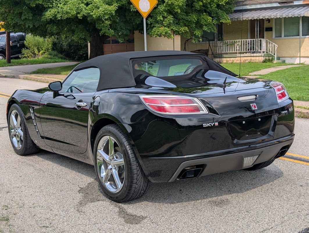 Used 2009 Saturn Sky Red Line RWD image 12