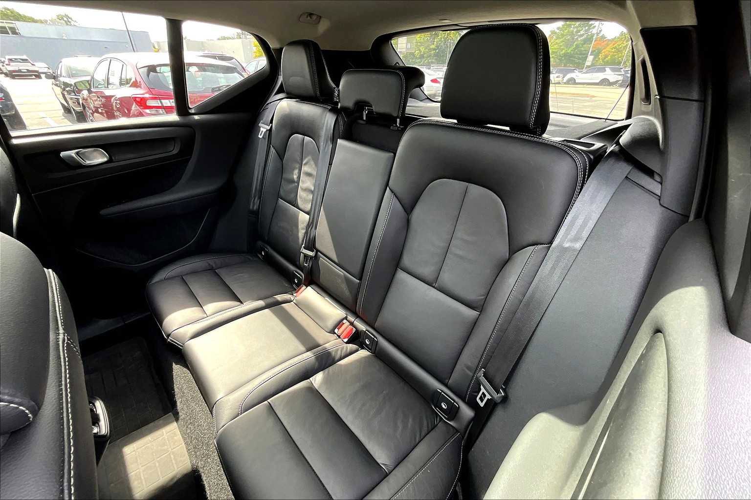 Certified 2023 Volvo XC40 B5 Plus w/ Driver Assist Package image 19