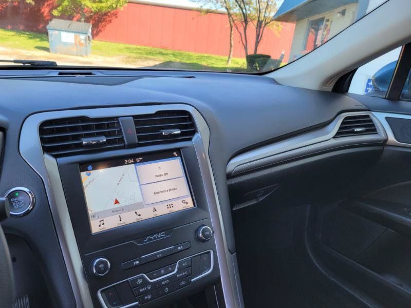 Used 2019 Ford Fusion SE FWD image 20