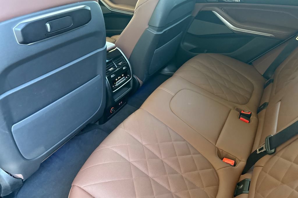 Used 2025 BMW X5 xDrive40i w/ Climate Comfort Package AWD/4WD image 13
