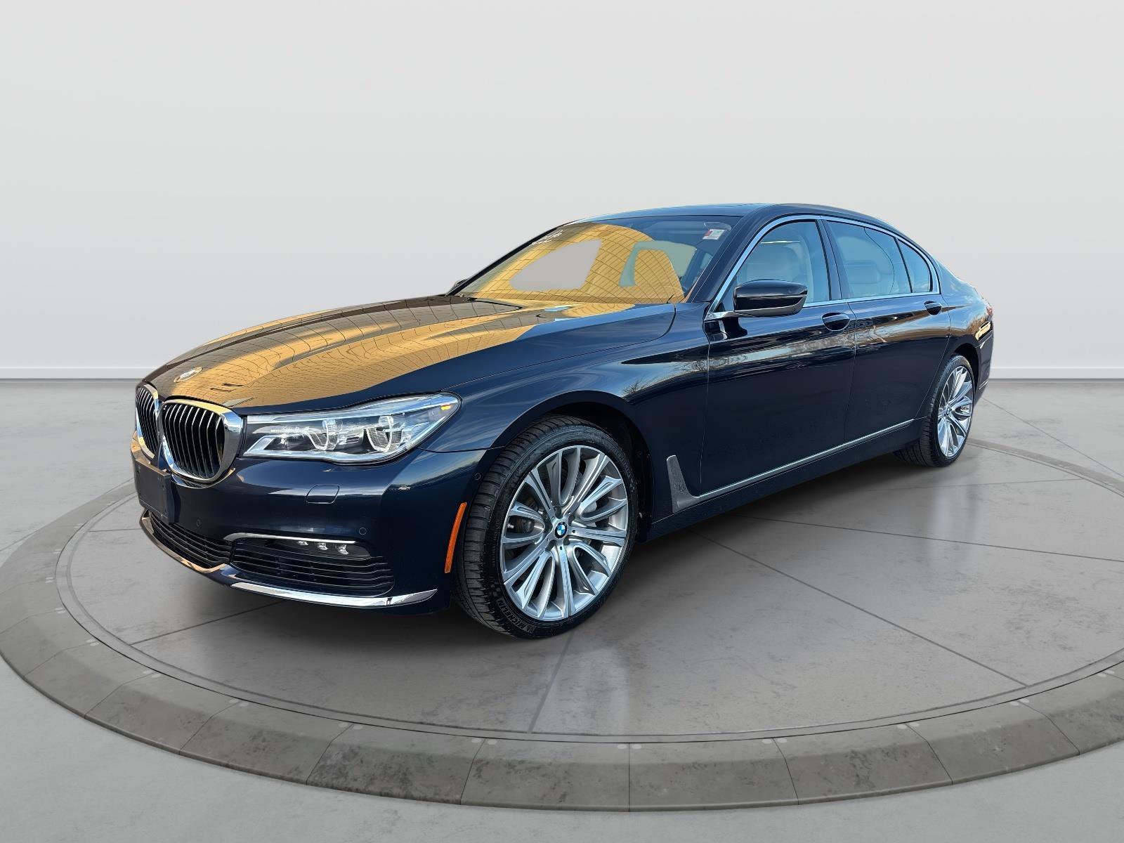 Used 2018 BMW 750i xDrive image 1