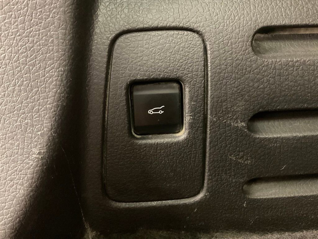 Used 2013 Ford Edge Sport w/ Driver Entry Pkg image 29