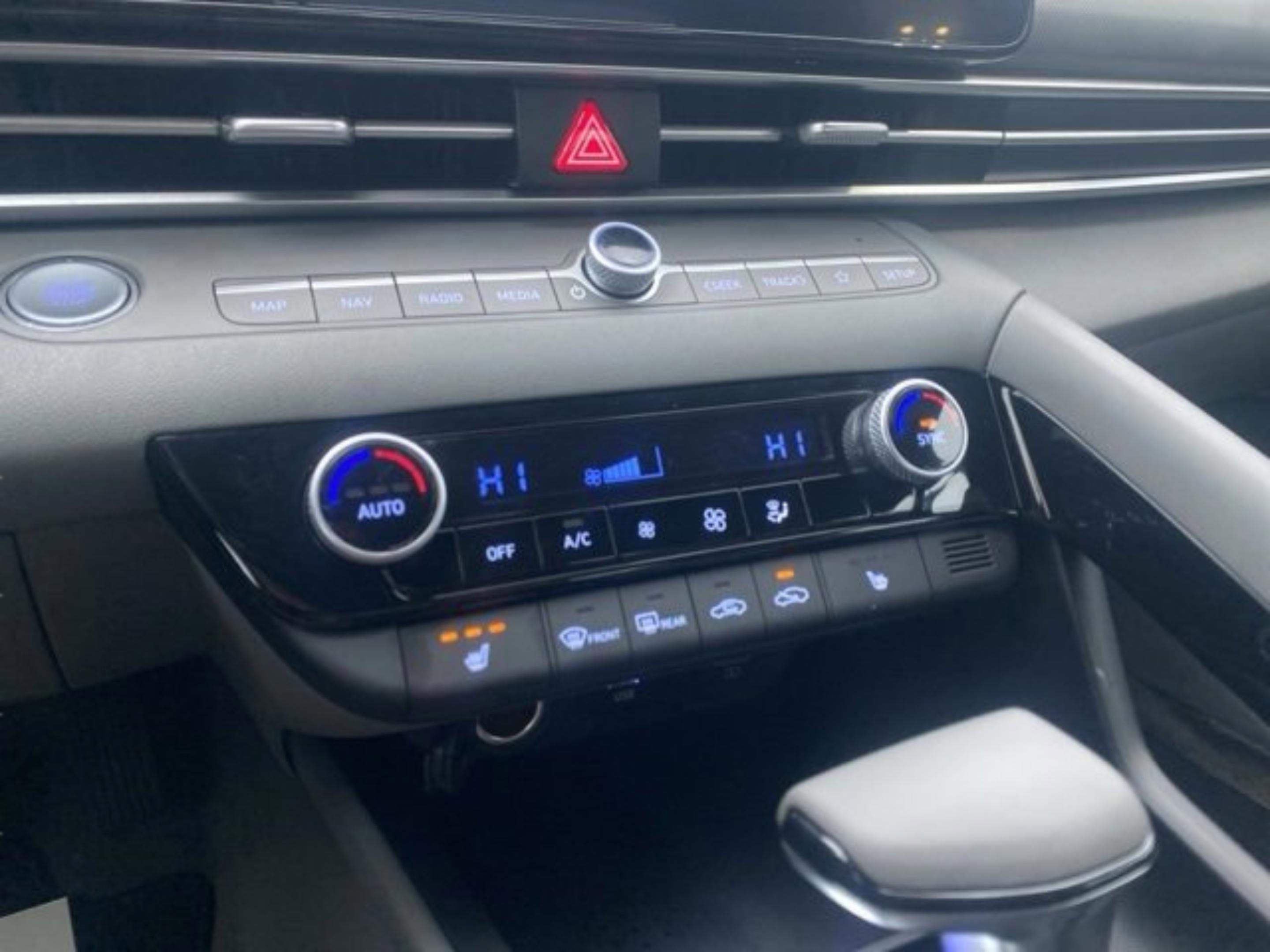 Used 2023 Hyundai Elantra SEL w/ Convenience Package image 24