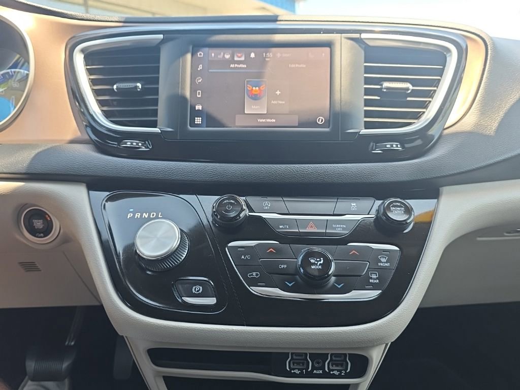 Used 2023 Chrysler Voyager LX FWD image 24