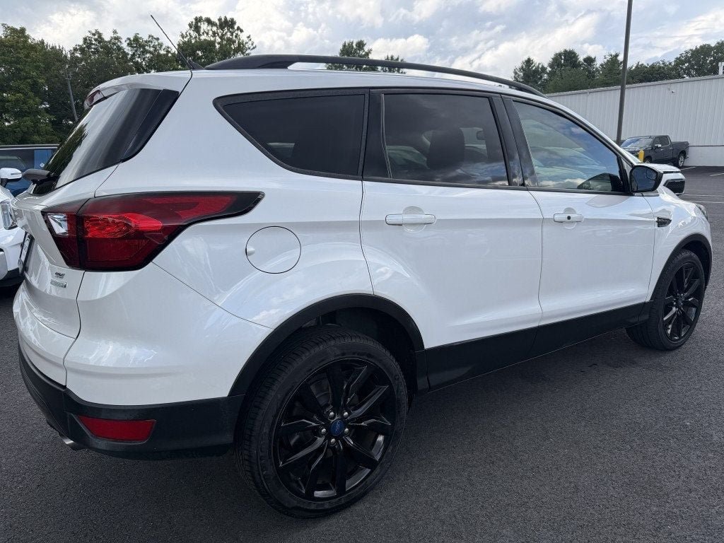Used 2019 Ford Escape SE FWD image 4