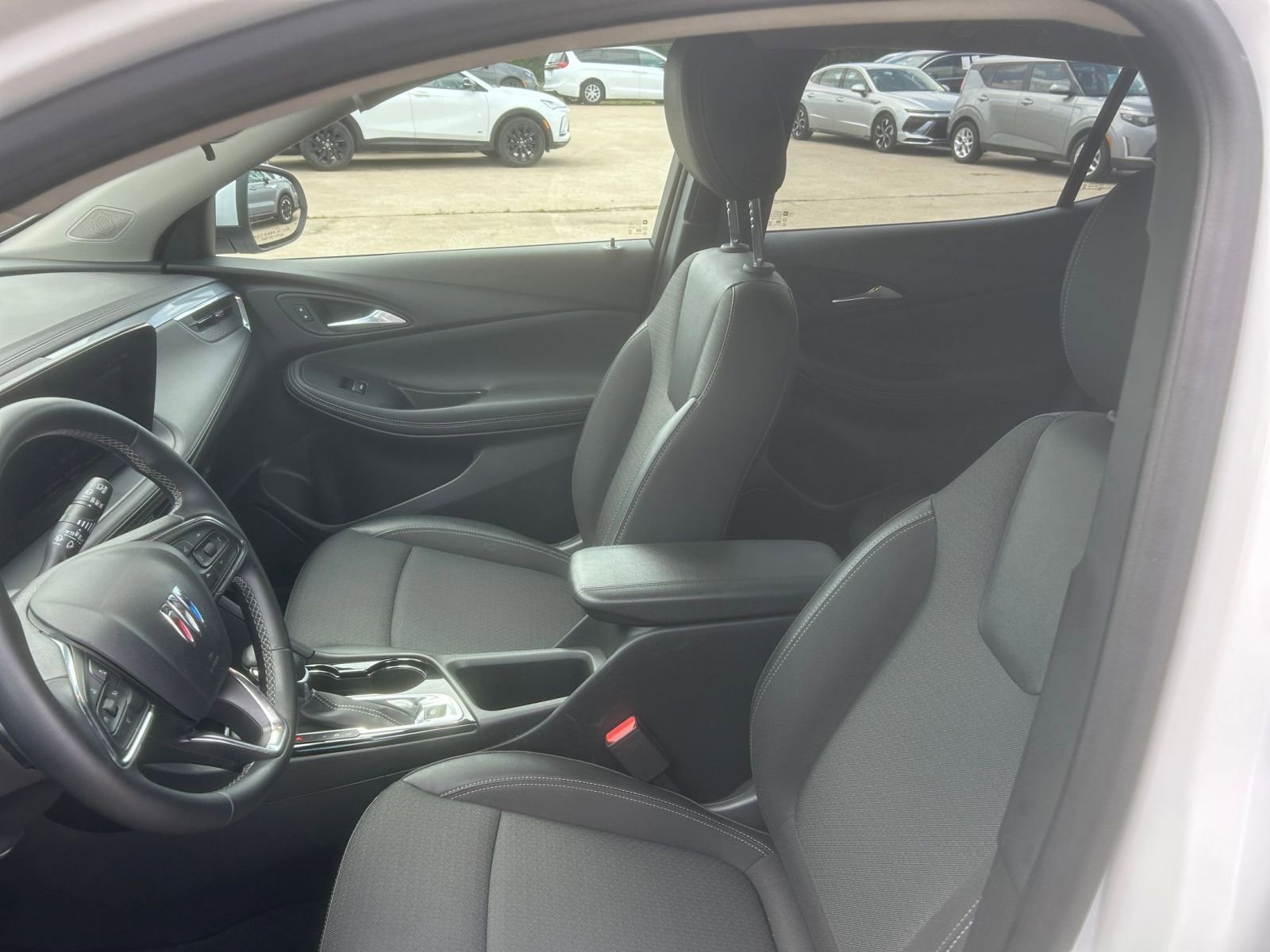 Used 2025 Buick Encore GX Preferred FWD image 35