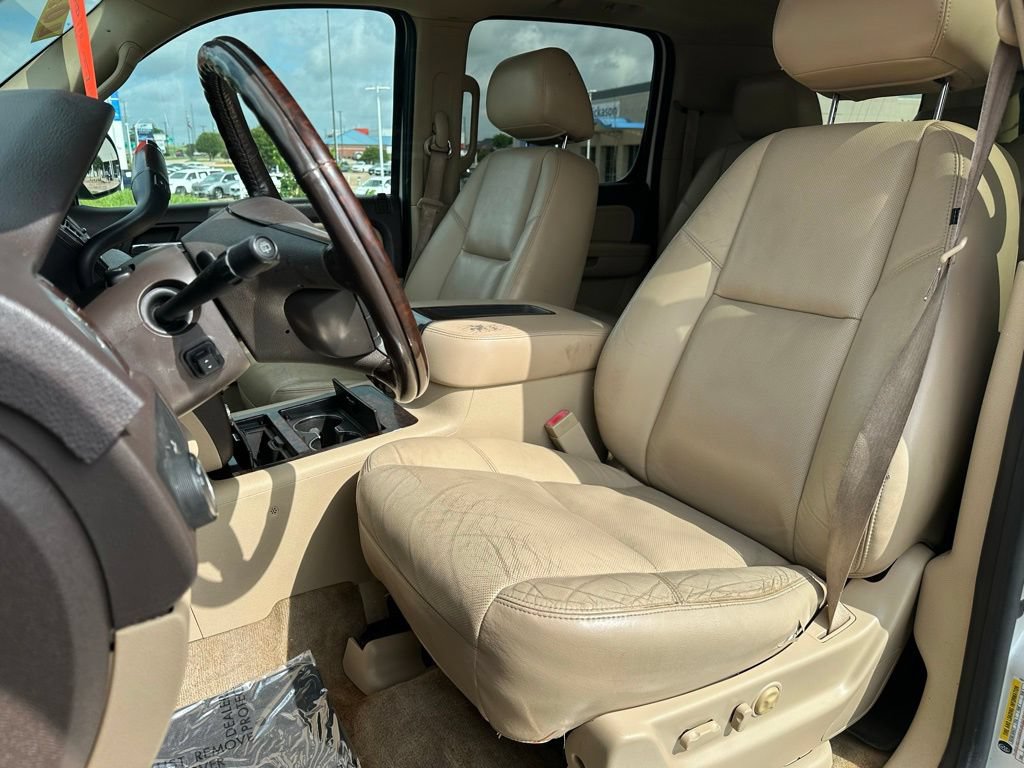 Used 2011 GMC Yukon XL Denali RWD image 15