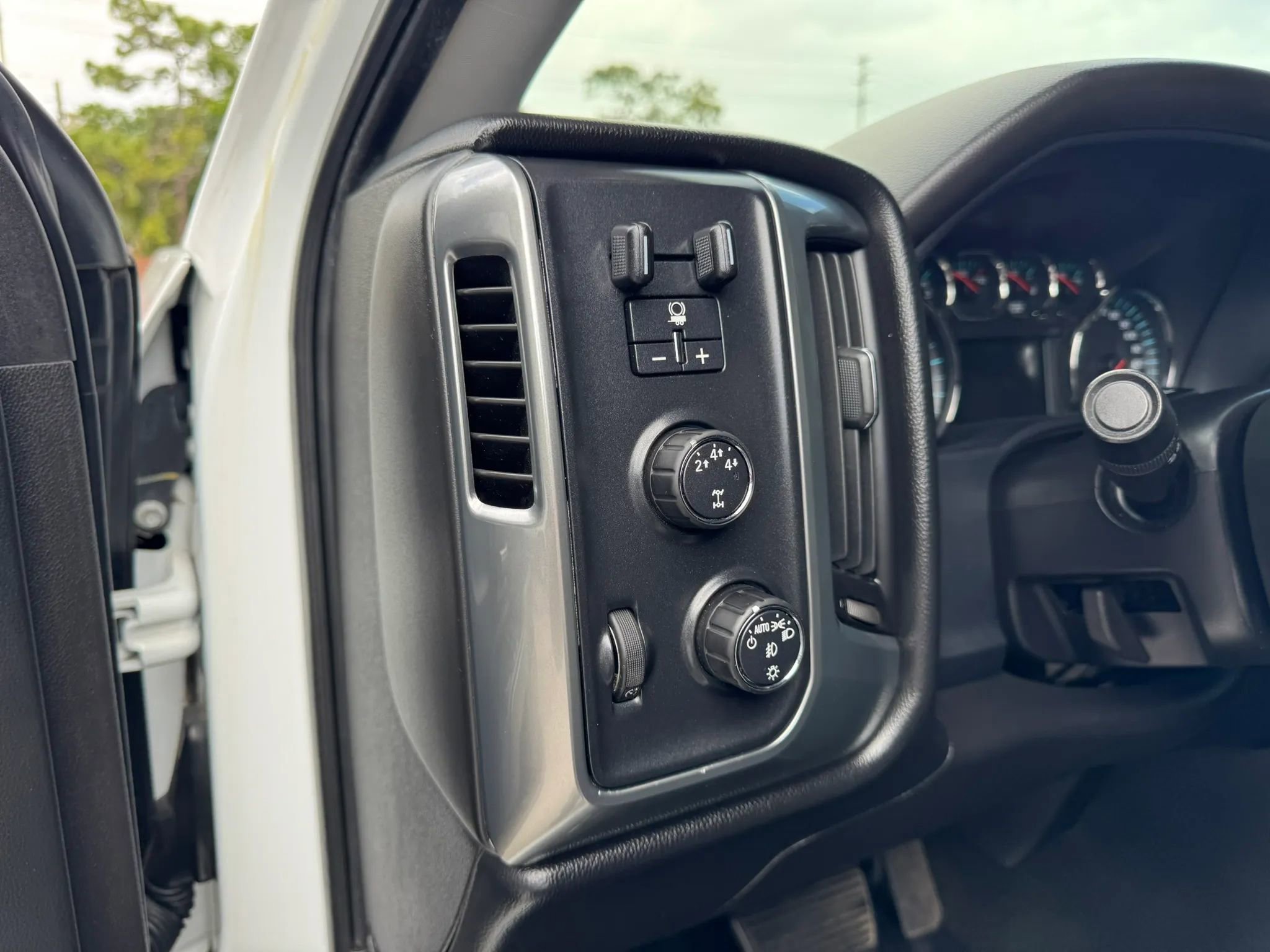 Used 2016 Chevrolet Silverado 2500 LT w/ Custom Sport Edition image 12