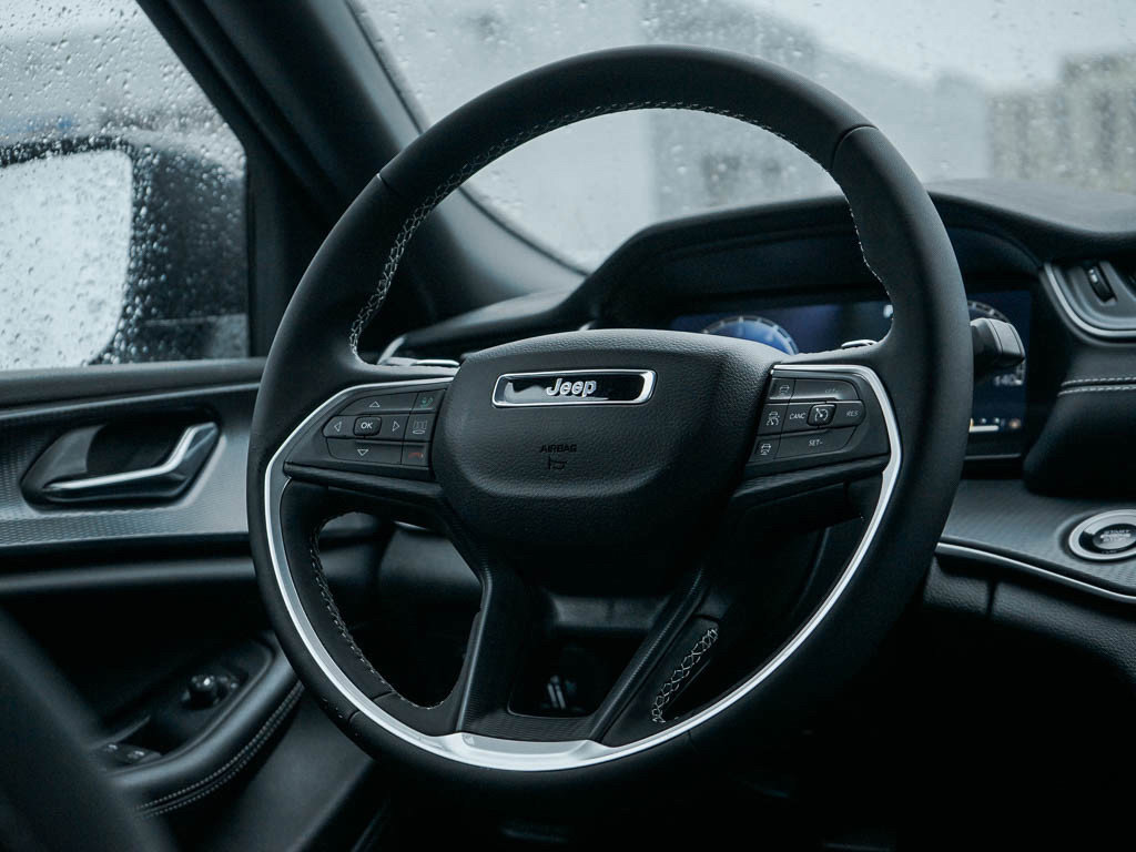 New 2025 Jeep Grand Cherokee Laredo image 13