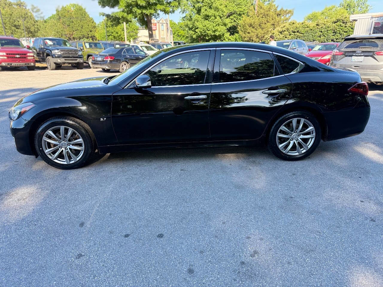 Used 2017 INFINITI Q70 3.7 RWD image 8