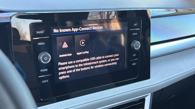 Used 2025 Volkswagen Taos SE image 34