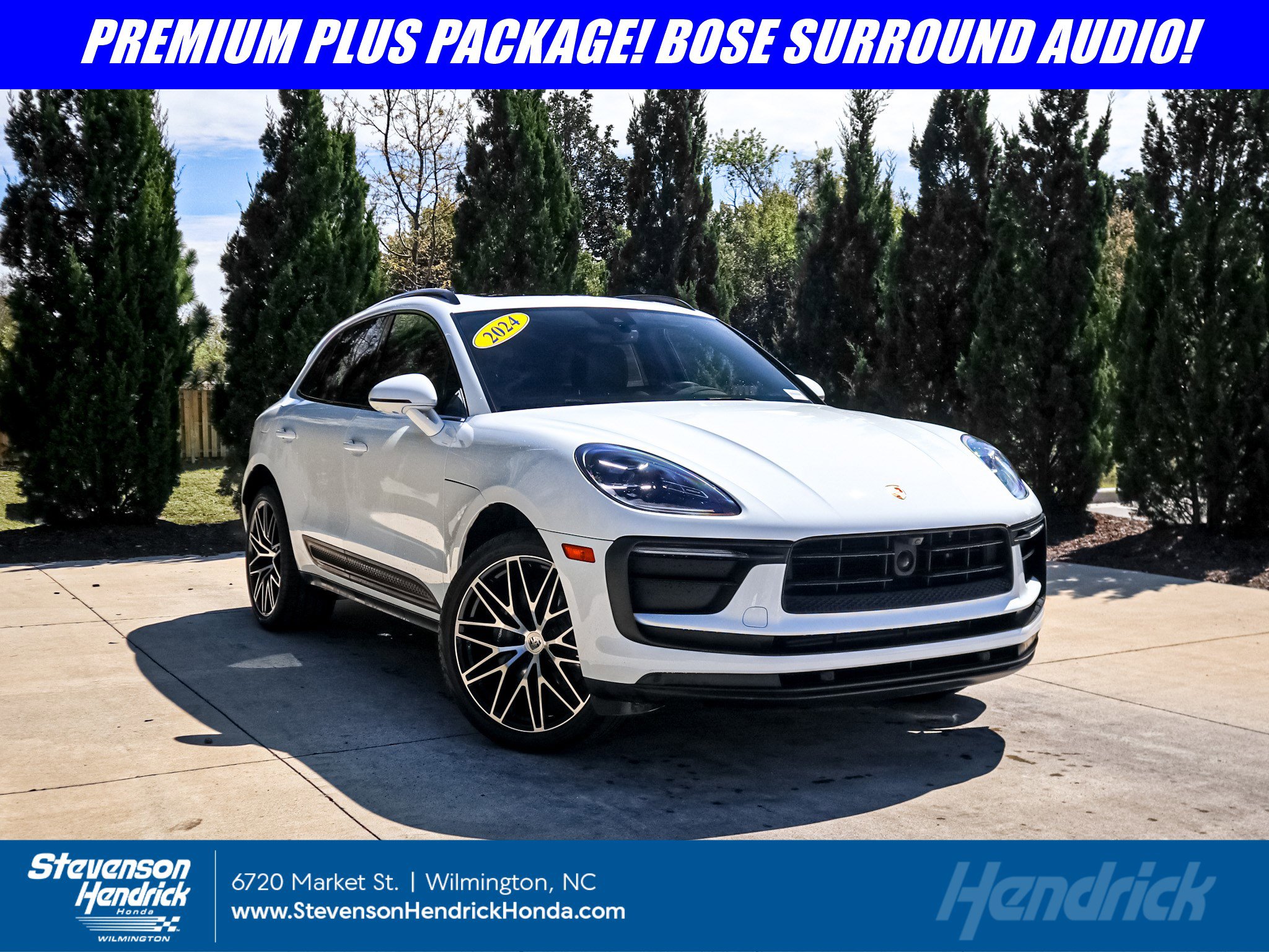 Used 2024 Porsche Macan AWD/4WD image 1