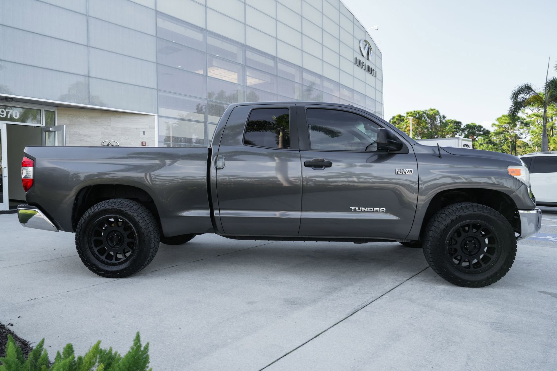 Used 2016 Toyota Tundra SR5 image 10