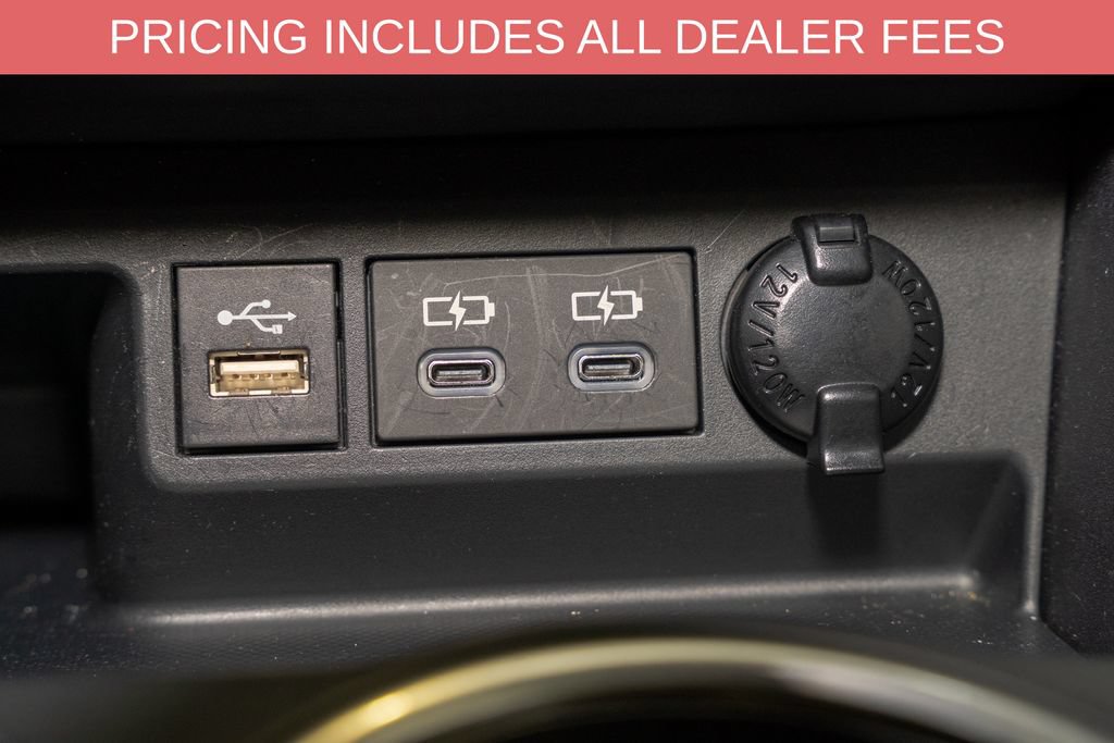 Used 2025 Toyota Highlander LE FWD image 16