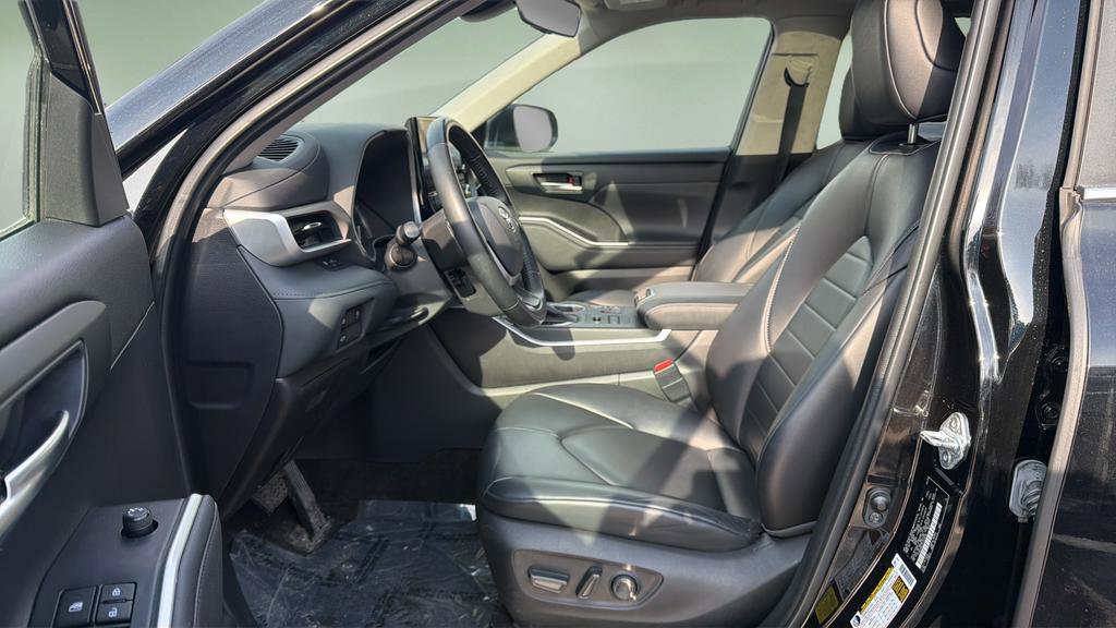 Used 2023 Toyota Highlander XLE image 11