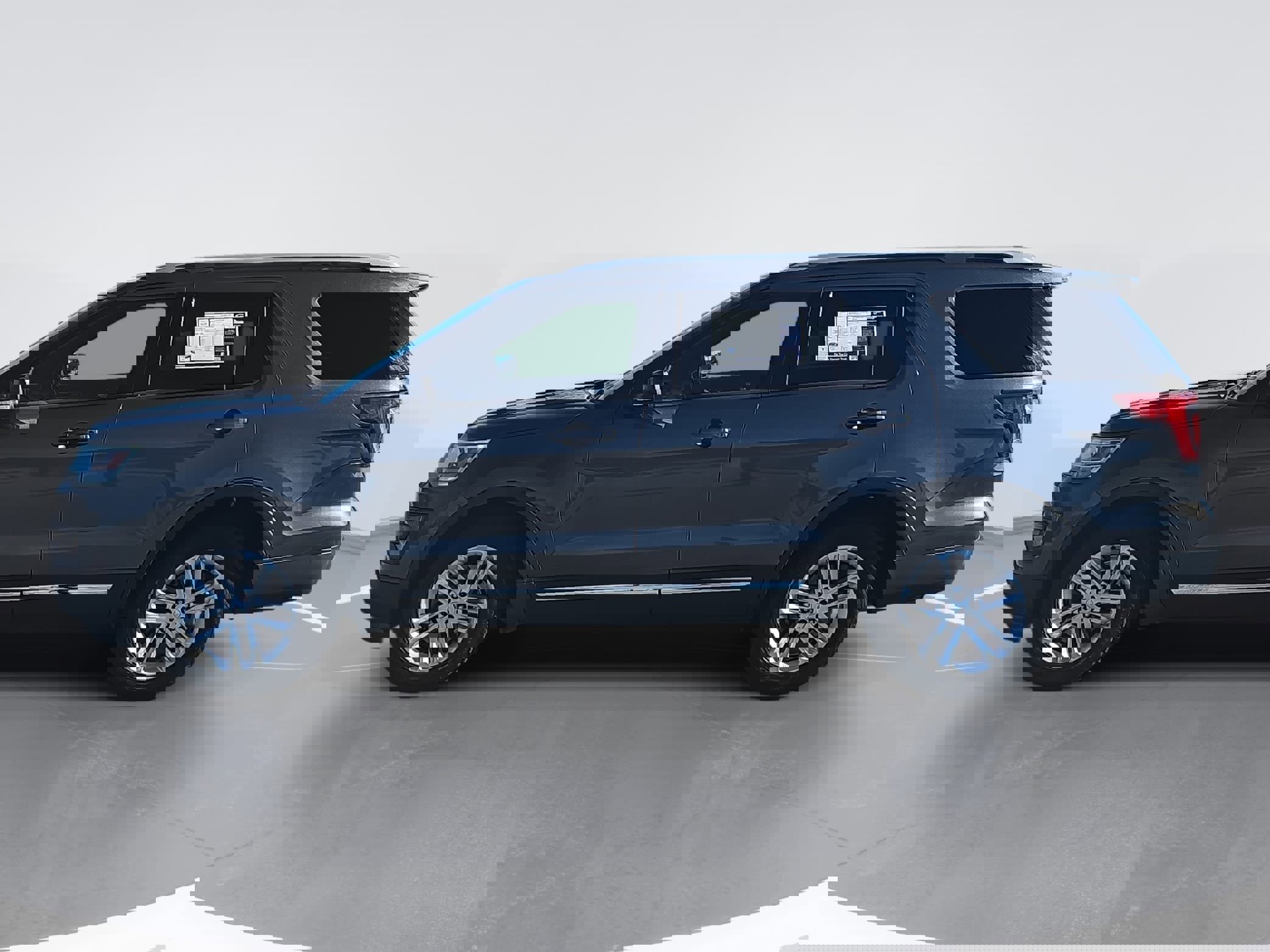 Used 2016 Ford Explorer XLT w/ Equipment Group 202A image 6