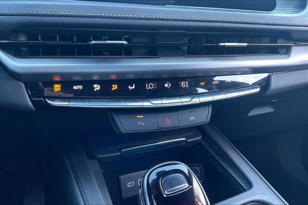 Used 2025 Cadillac XT4 Premium Luxury image 29