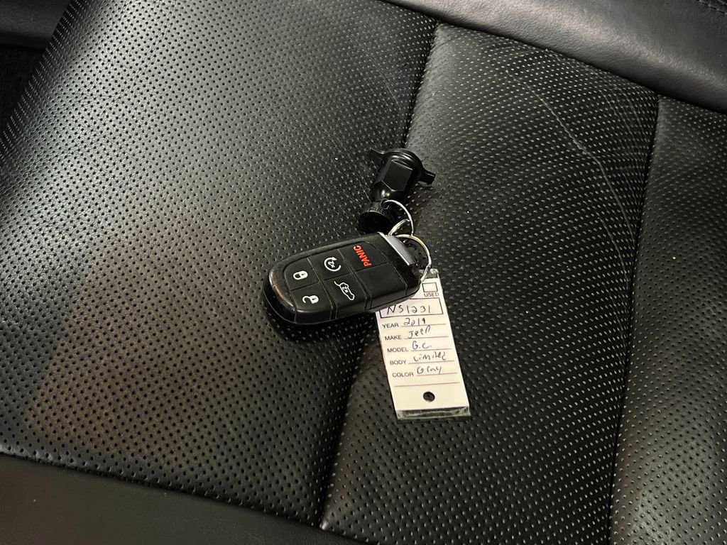 Used 2019 Jeep Grand Cherokee Limited w/ Luxury Group II image 38