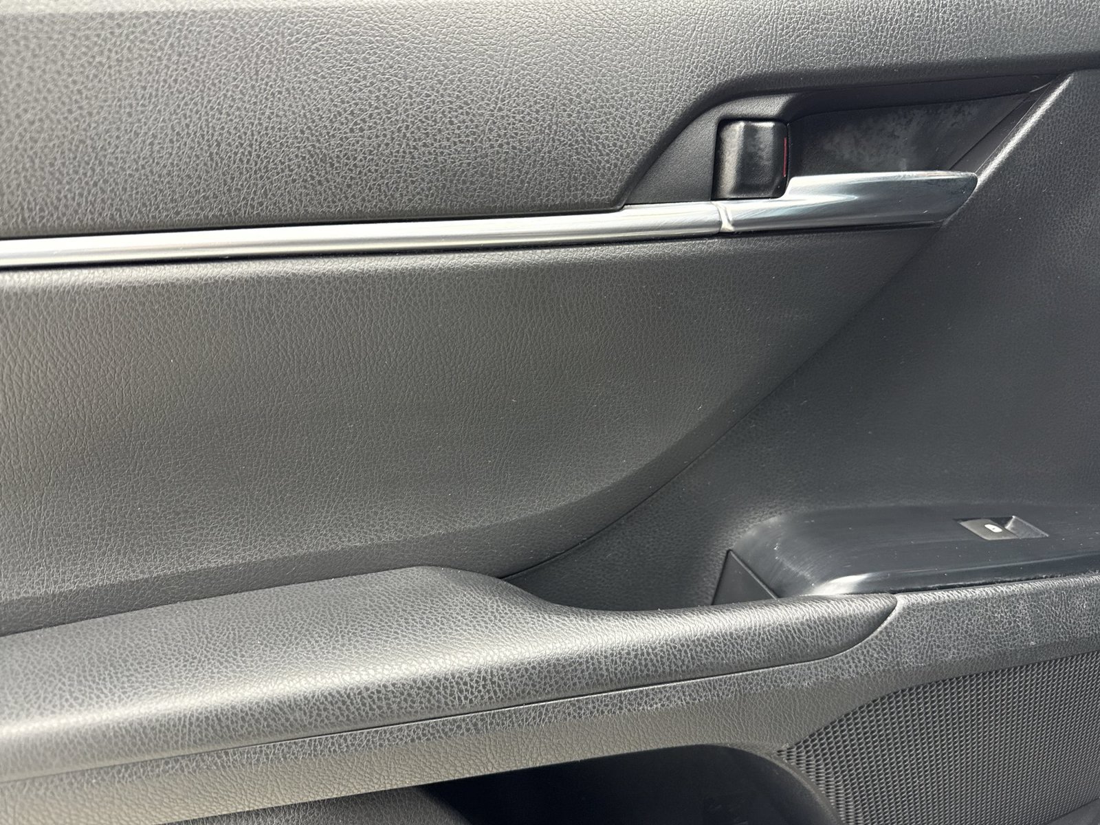 Used 2019 Toyota Camry SE FWD image 29