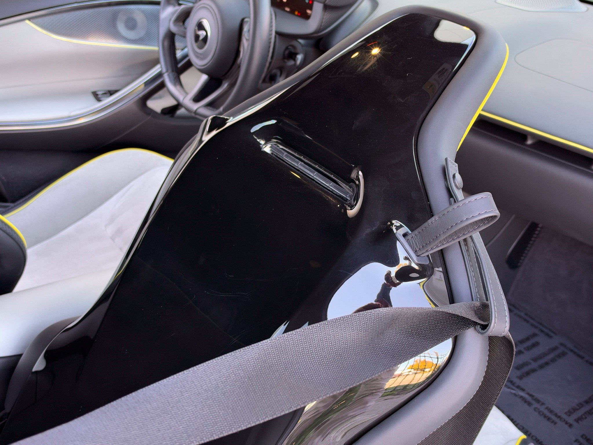 Used 2023 McLaren Artura RWD image 36