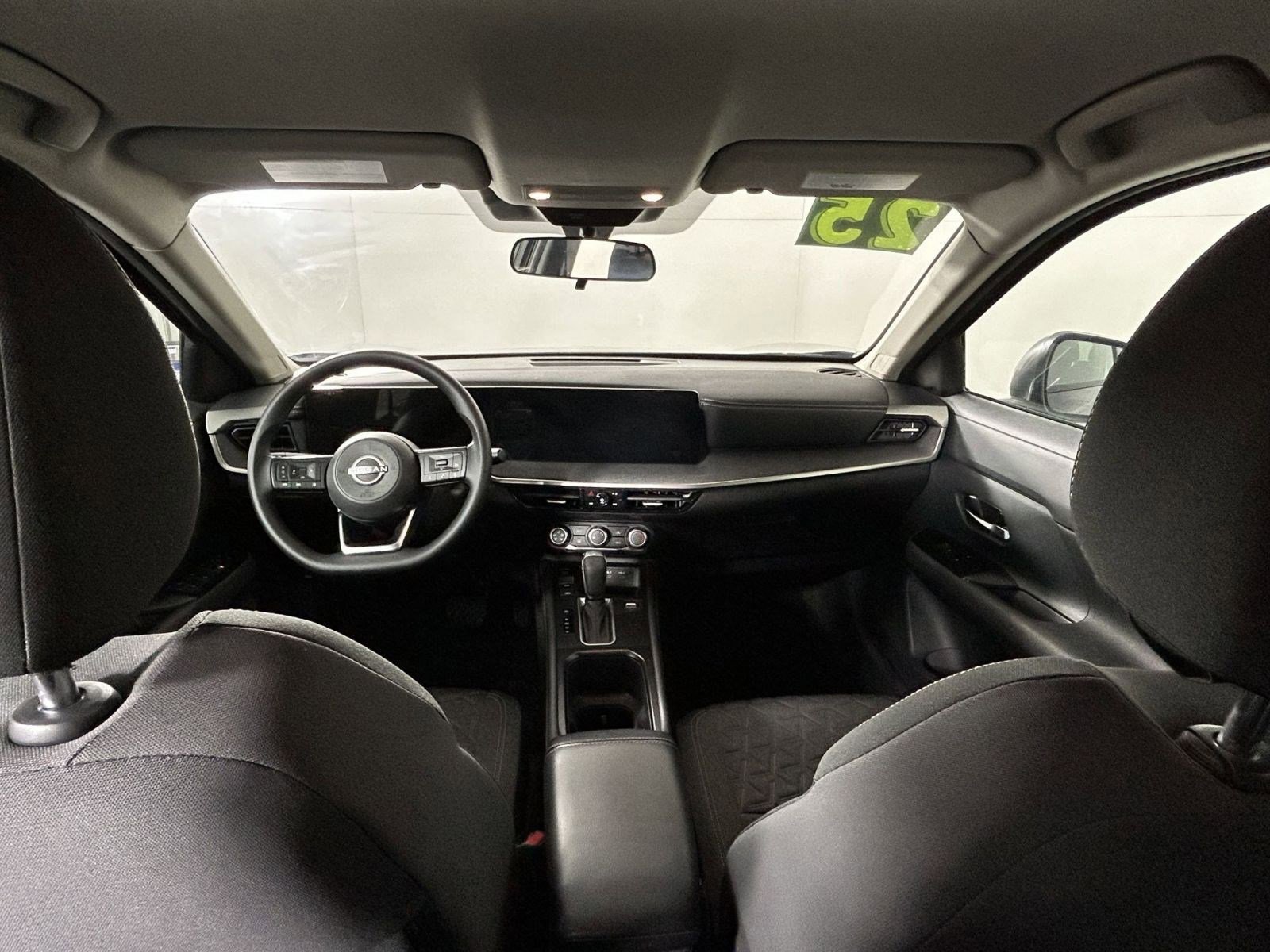 Used 2025 Nissan Kicks SV w/ Illumination Package image 17