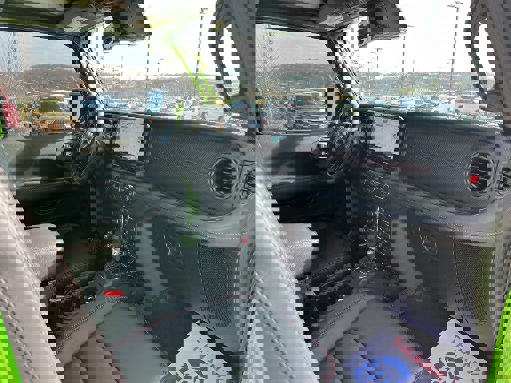 Used 2025 Jeep Wrangler Unlimited Rubicon image 28