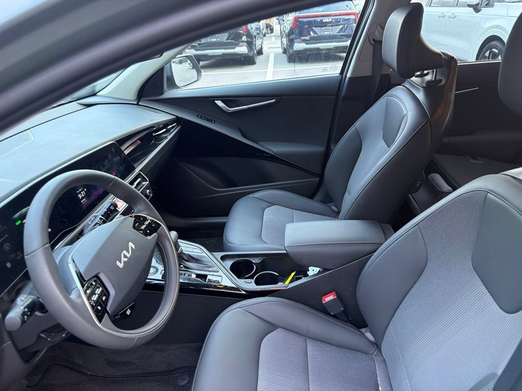 Certified 2025 Kia Niro EX FWD image 10