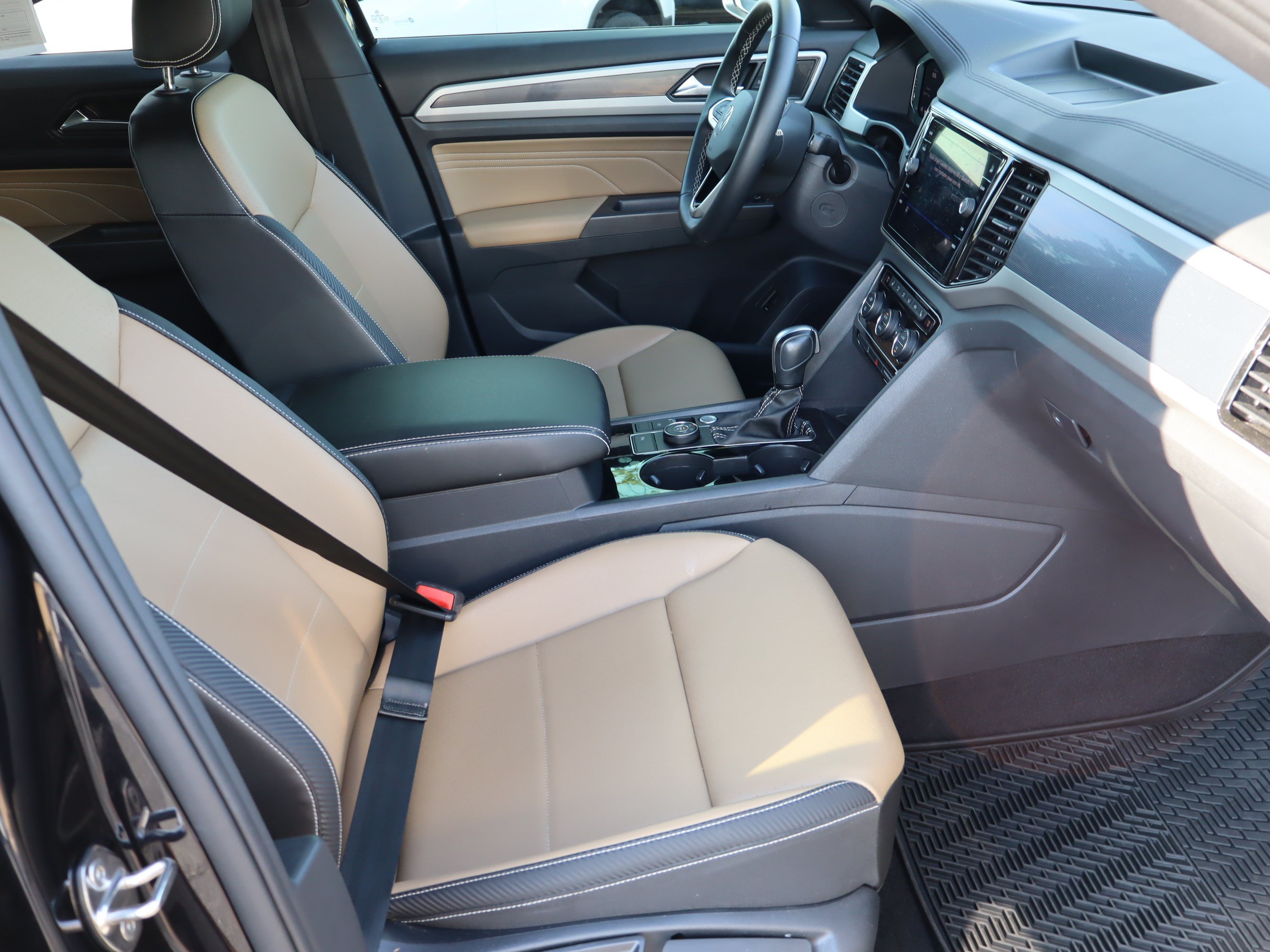 Used 2023 Volkswagen Atlas Cross Sport SE AWD/4WD image 36