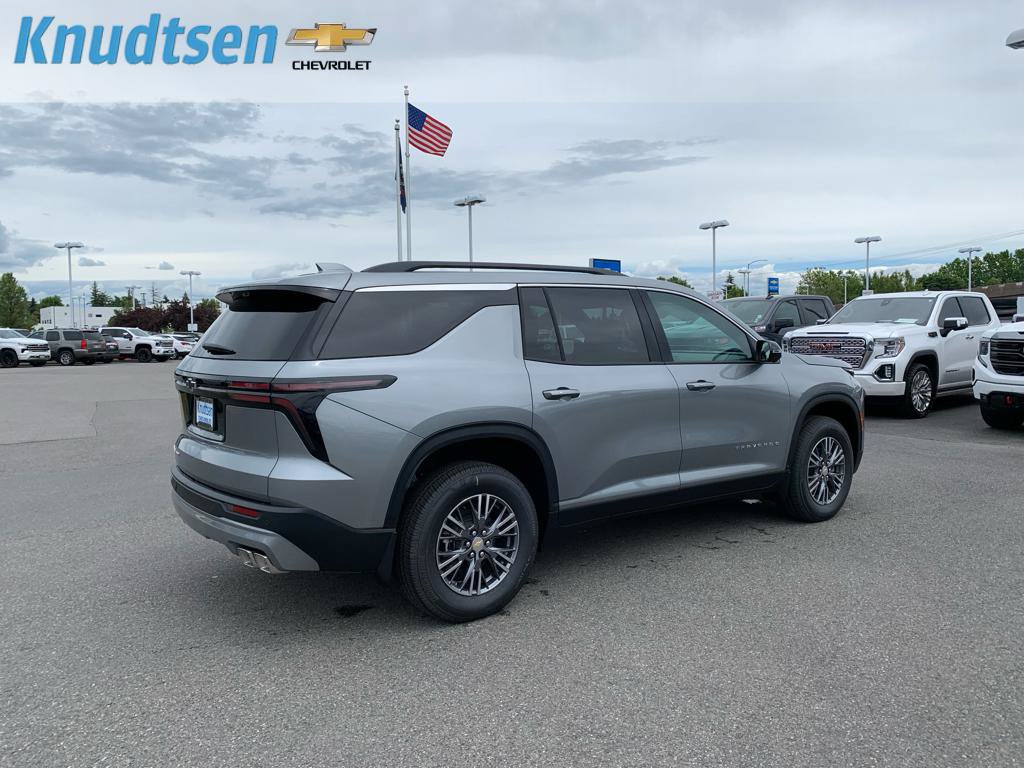 New 2026 Chevrolet Traverse LT w/ Driver Confidence Package AWD/4WD image 7