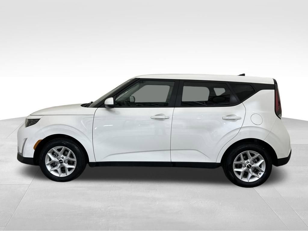 Used 2023 Kia Soul LX w/ LX Technology Package FWD image 2