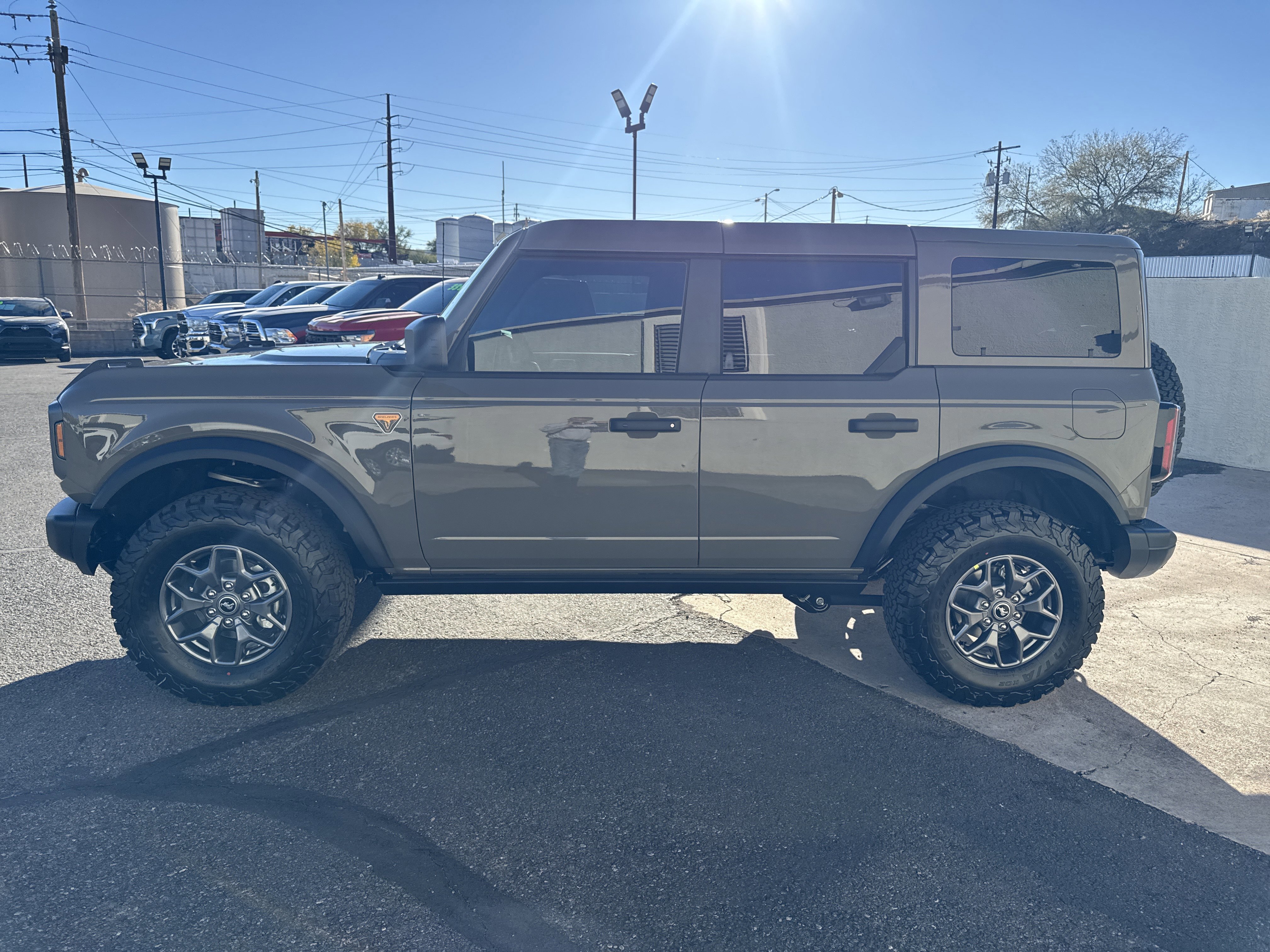 New 2025 Ford Bronco Badlands image 4