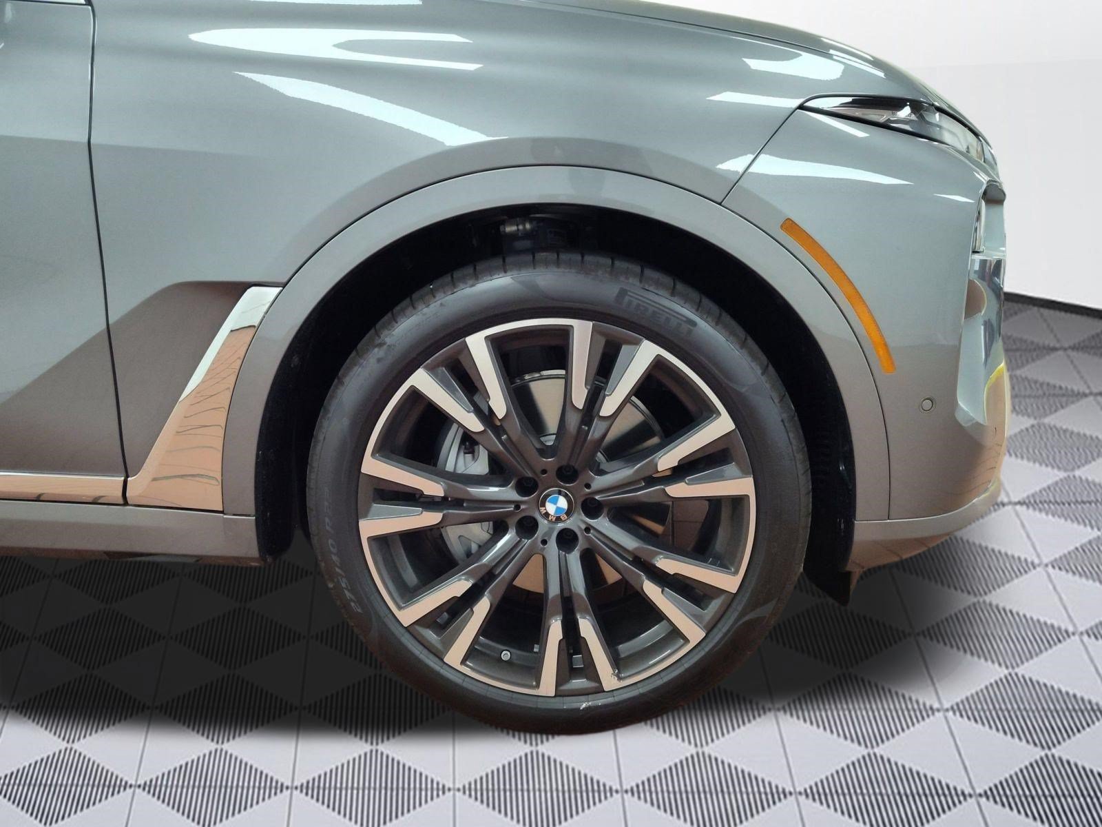 Used 2025 BMW X7 xDrive40i w/ Premium Package AWD/4WD image 29