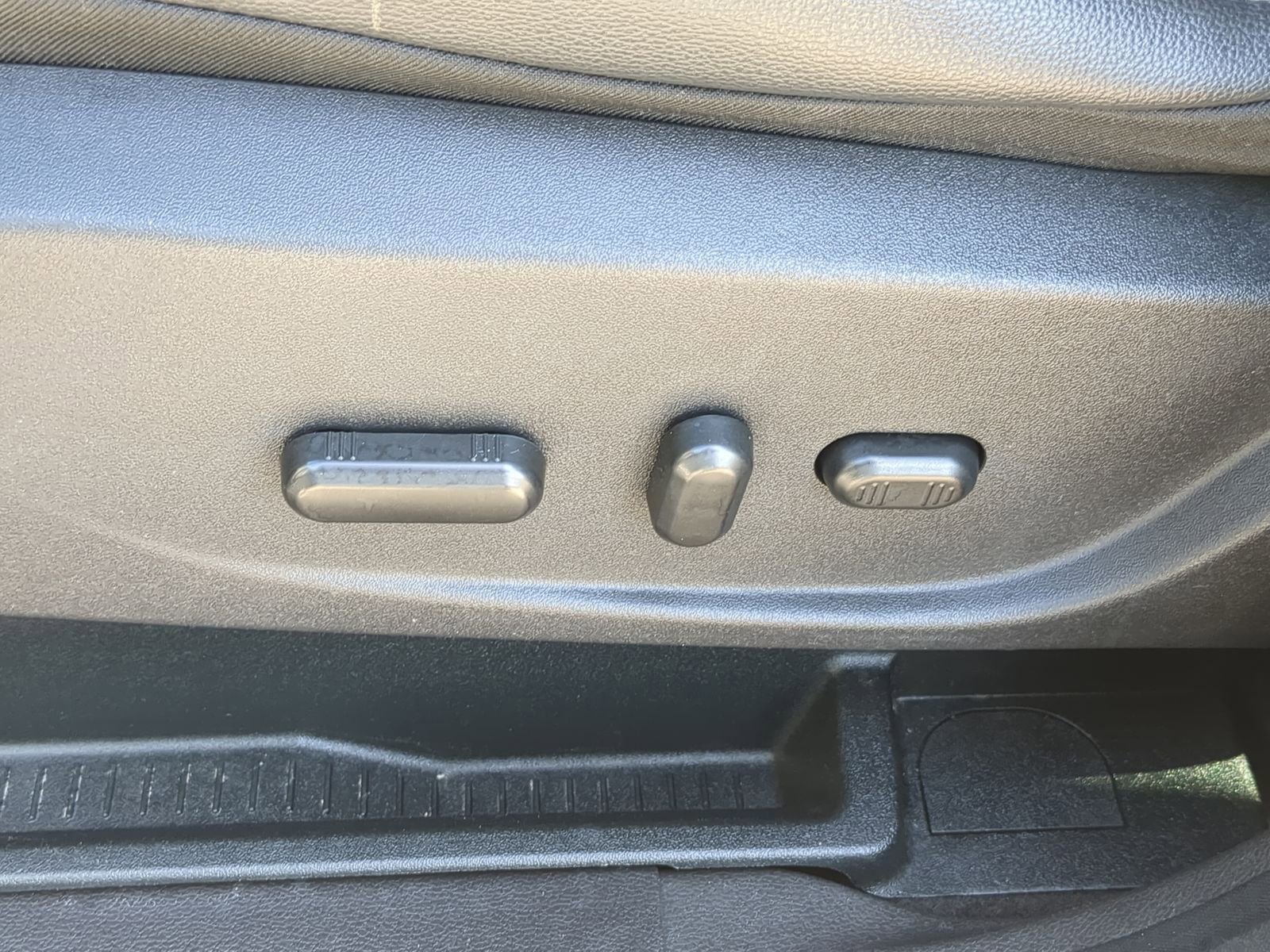 Used 2018 Ford Escape SEL image 20