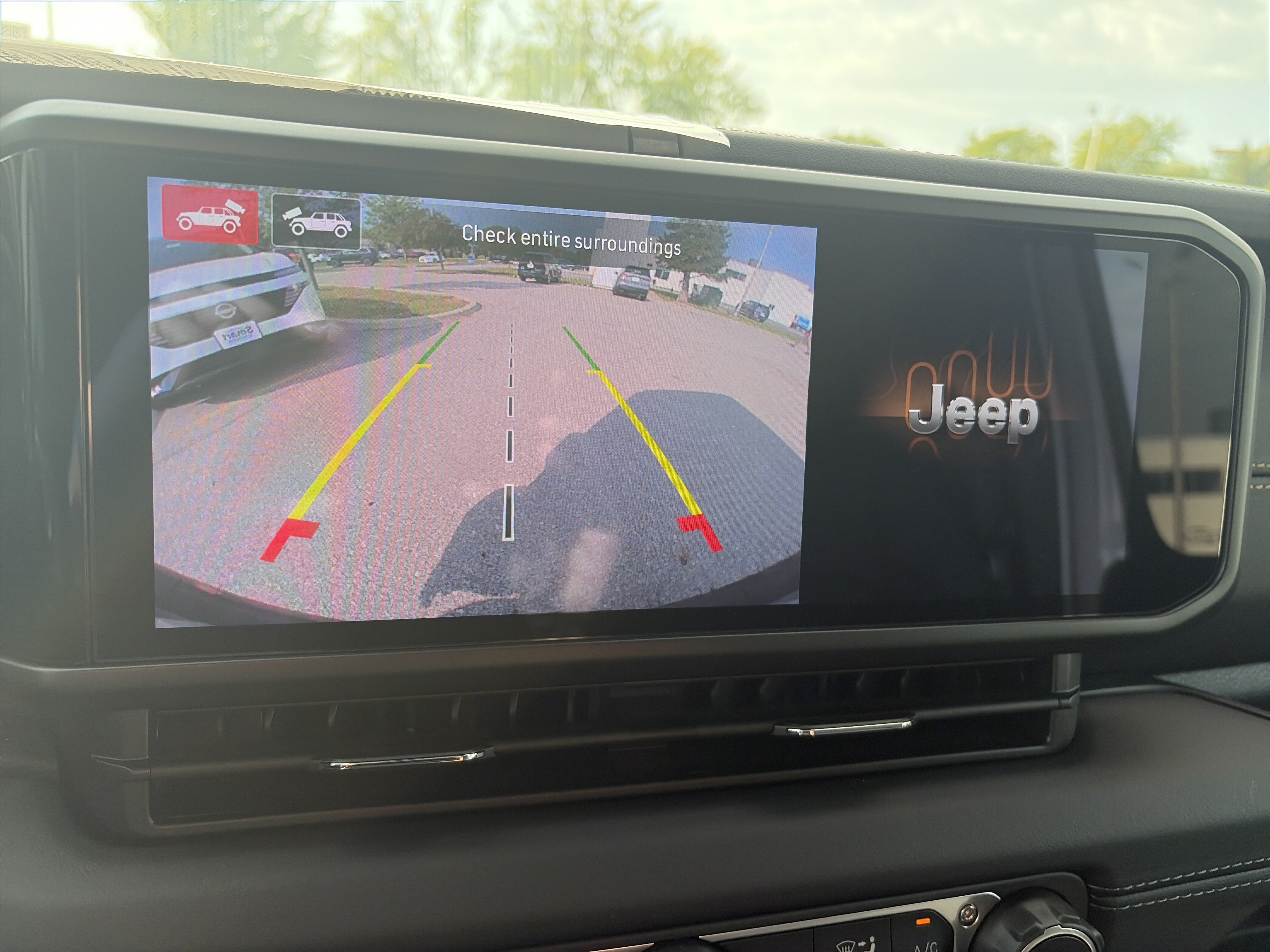 Used 2024 Jeep Wrangler Unlimited Sahara w/ Technology Group AWD/4WD image 29