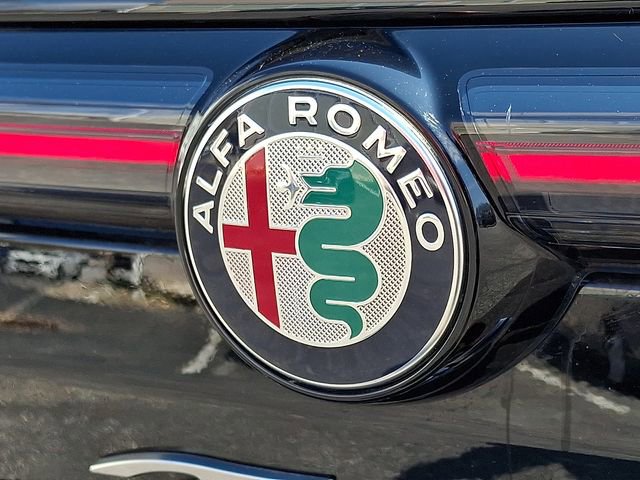 Used 2024 Alfa Romeo Tonale Ti w/ Premium Interior Package image 32