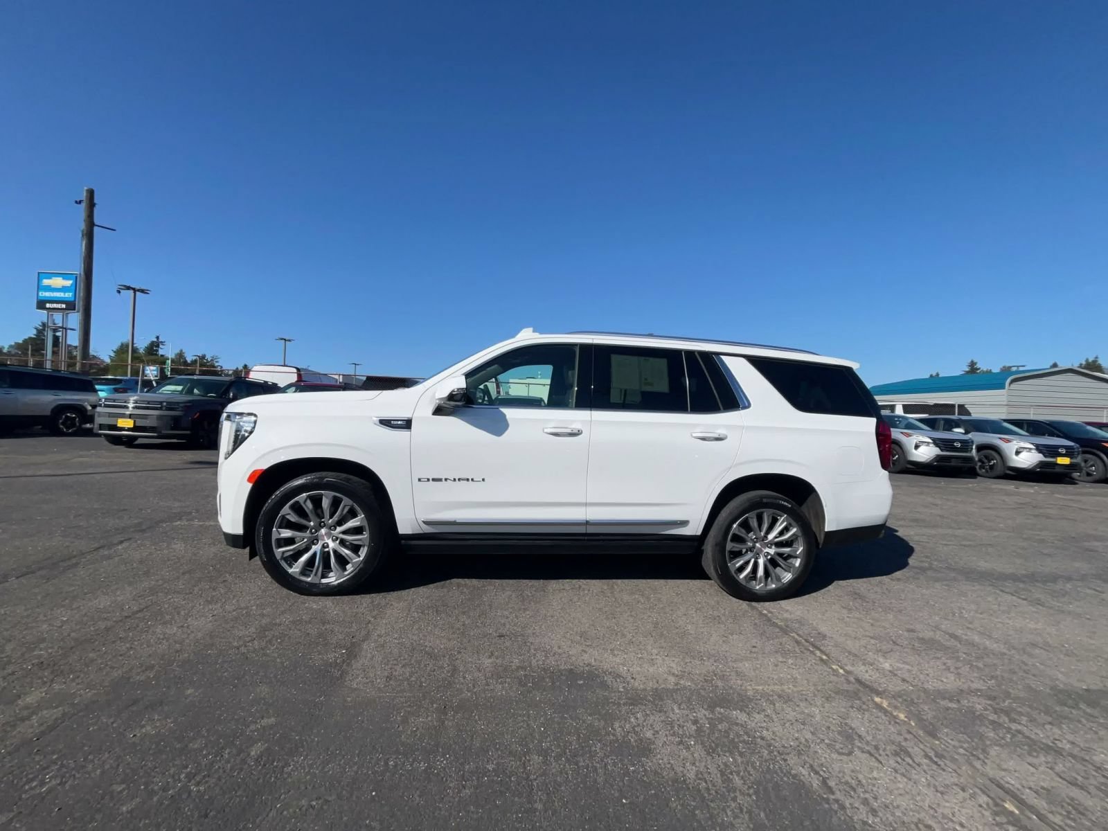 Used 2021 GMC Yukon Denali w/ Denali Premium Package AWD/4WD image 8