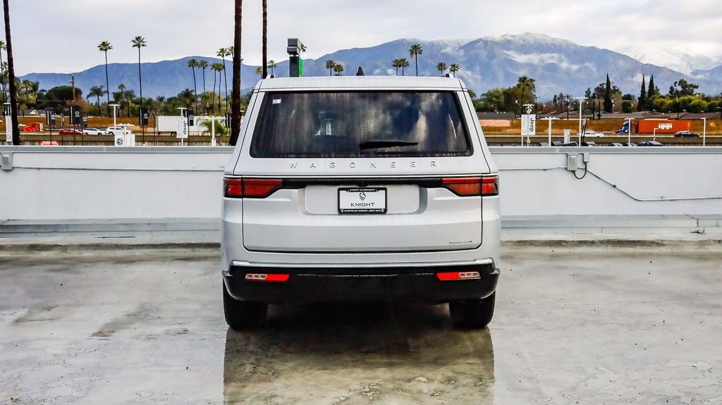 Used 2024 Jeep Wagoneer L Series II w/ Flexible Seating Group AWD/4WD image 8