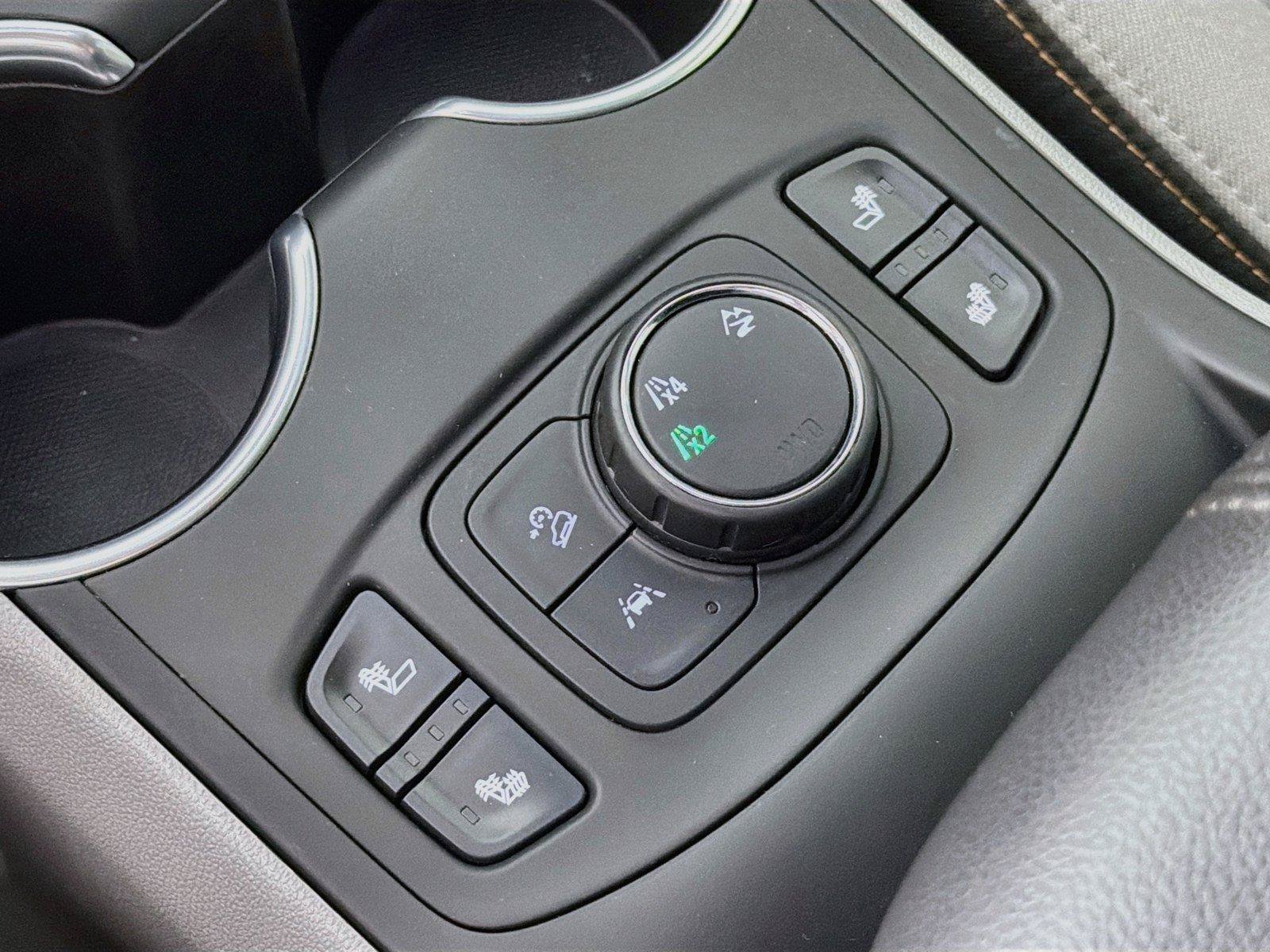 Used 2020 GMC Terrain SLE w/ Driver Convenience Package AWD/4WD image 25