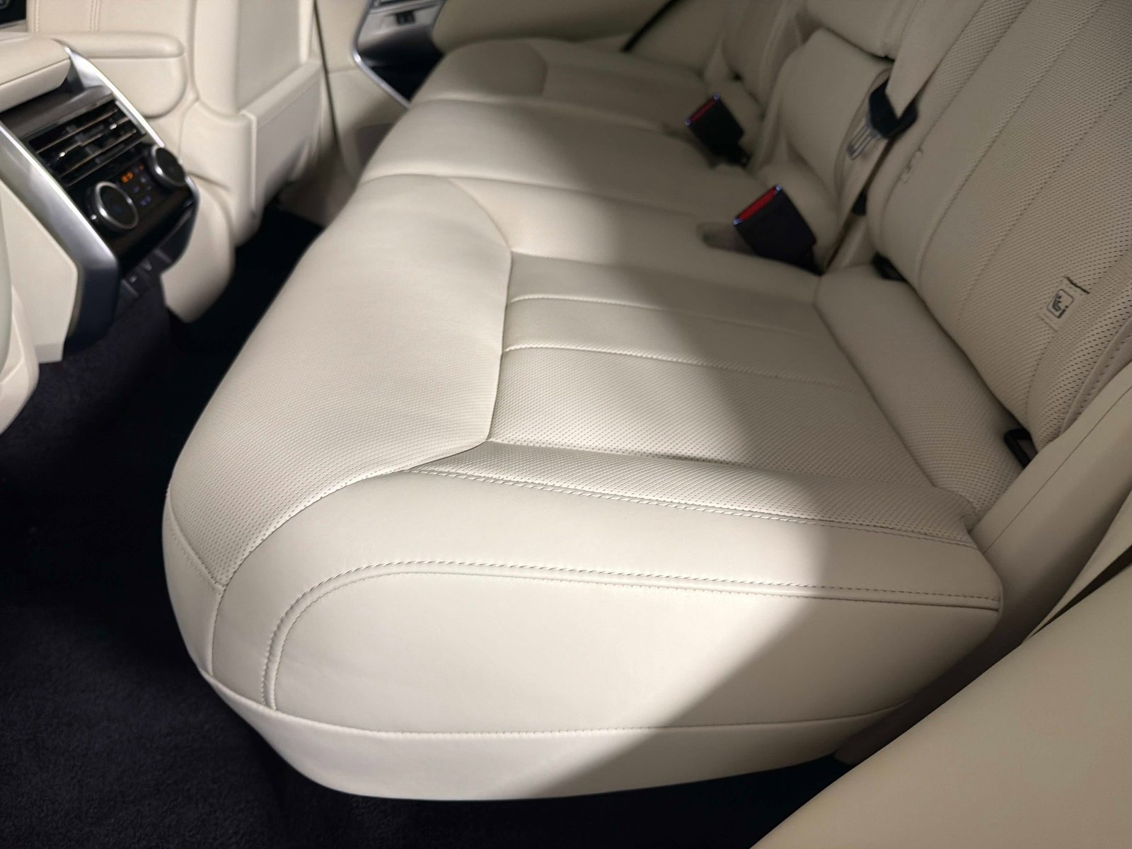 Used 2023 Land Rover Range Rover SE image 31