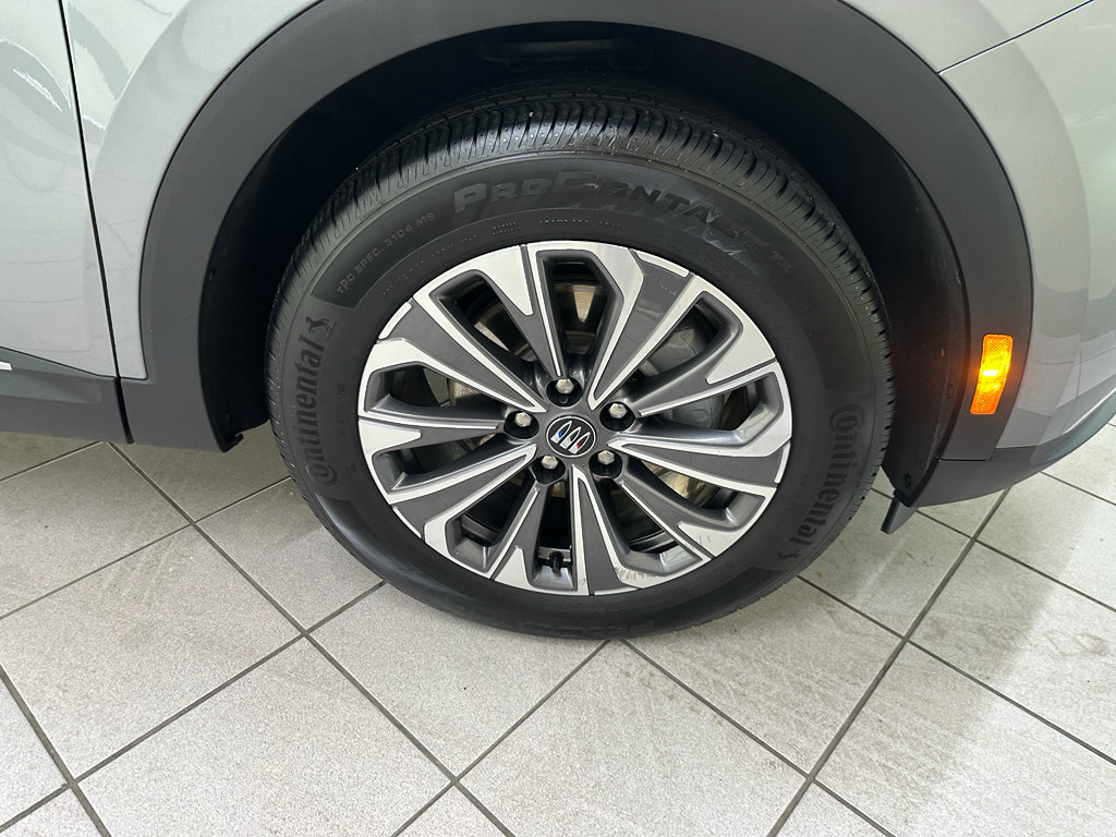 Used 2025 Buick Envision Preferred AWD/4WD image 12