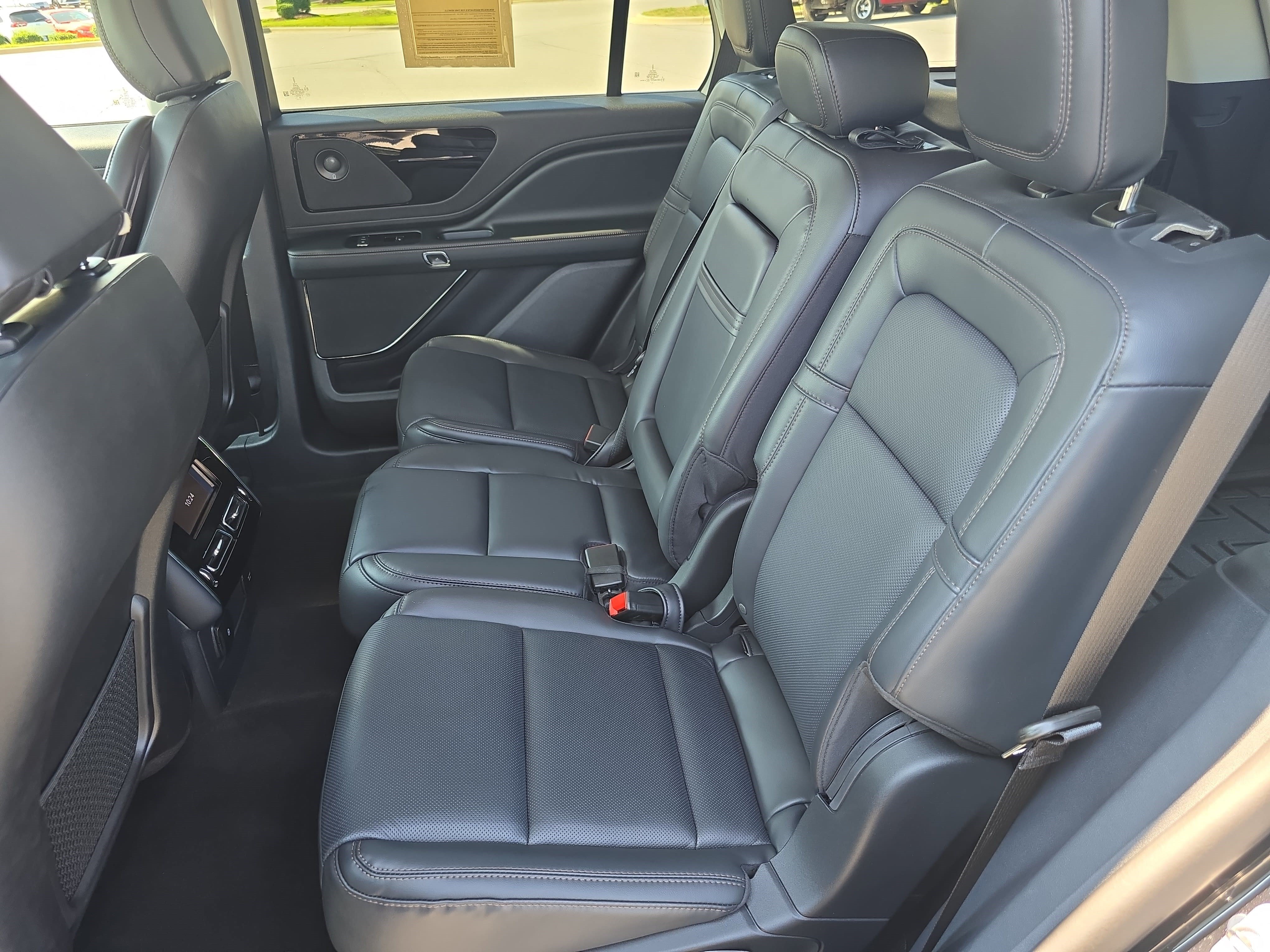 Certified 2026 Lincoln Aviator Reserve AWD/4WD image 14