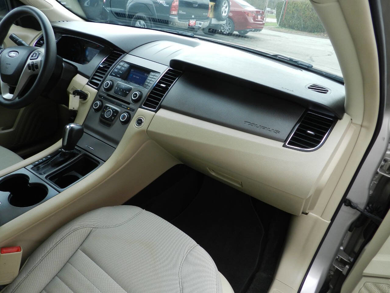 Used 2018 Ford Taurus SE image 13