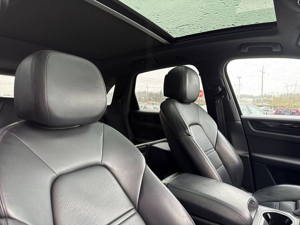 Used 2021 Porsche Cayenne AWD/4WD image 16