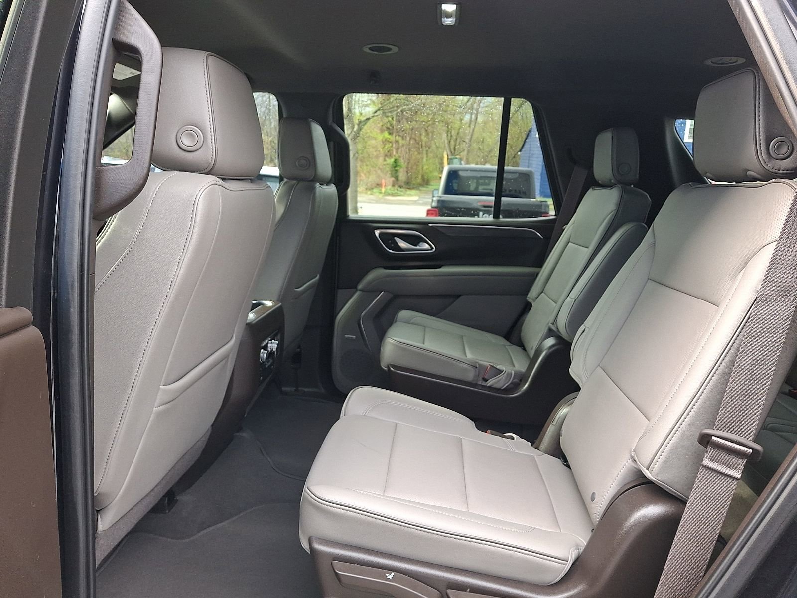 Used 2022 GMC Yukon SLT w/ SLT Luxury Package AWD/4WD image 11