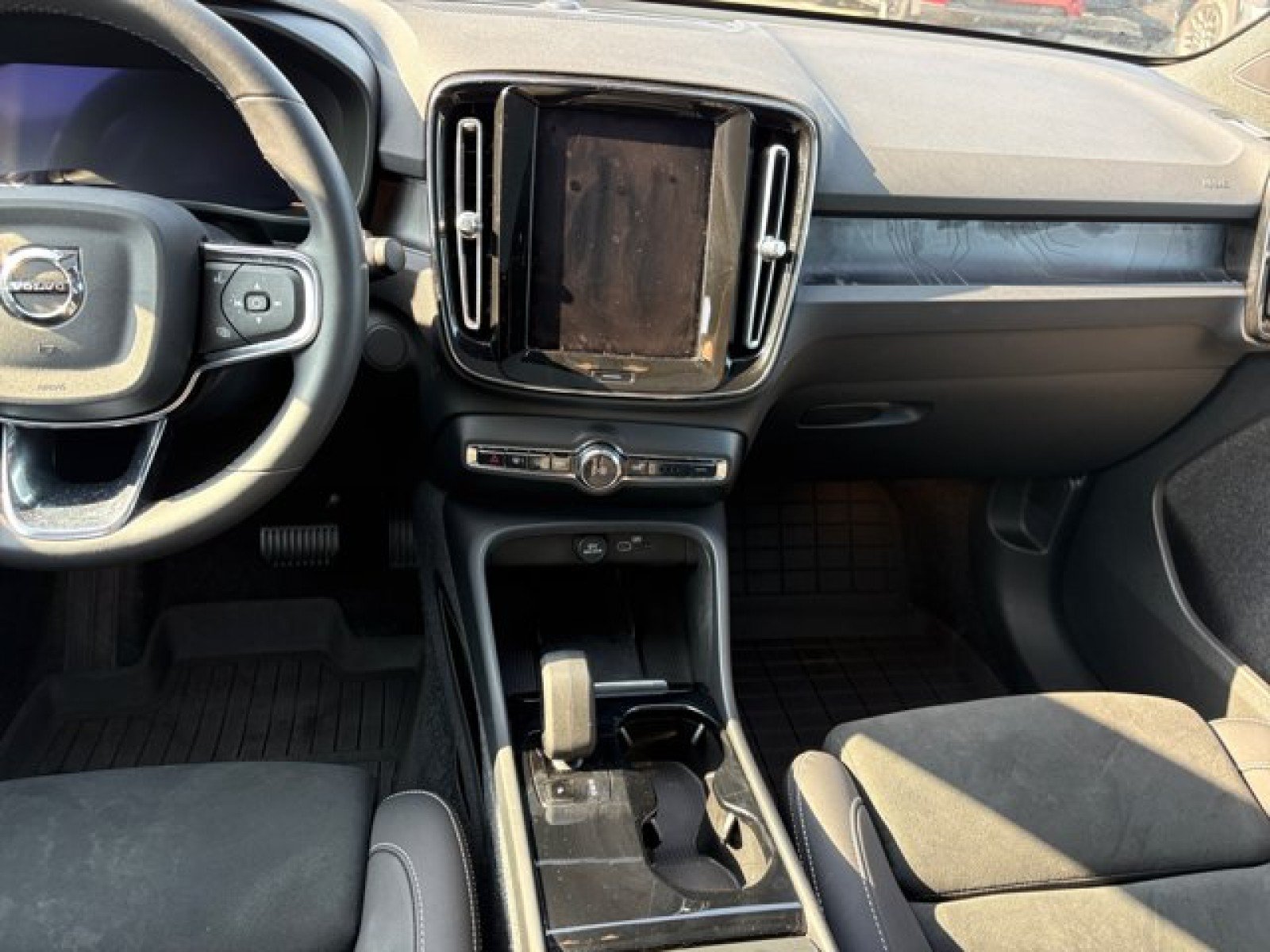 Used 2024 Volvo C40 P8 Recharge Ultimate w/ Protection Package Premier AWD/4WD image 14